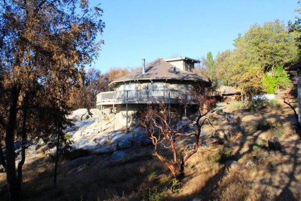 flying-saucer-by-idyllwild-vacation-cabins-1280pix-best-distance_2
