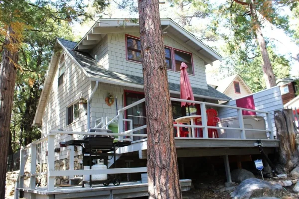 idyllwild-vacation-cabins-bird-song-front-2-1200pix_orig.jpg-06c5ead7-9da5-47d7-ab58-11da1b86aa07