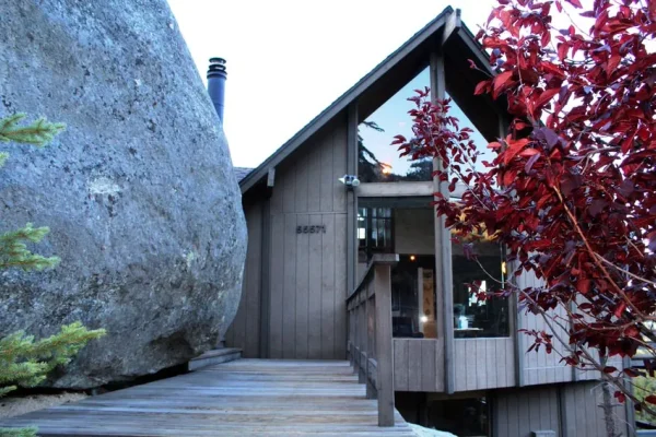 sunset-peak-views-by-idyllwild-vacation-cabins-850pix-boulder.jpg-c915610e-becc-4d17-a64f-7b45976efc72